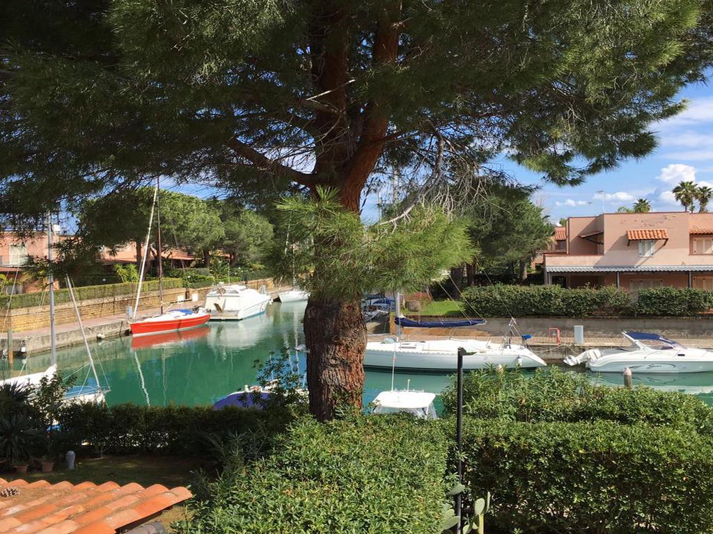 フルナリ Baia Dei Delfiniアパートホテル エクステリア 写真
