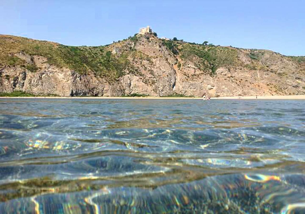 フルナリ Baia Dei Delfiniアパートホテル エクステリア 写真