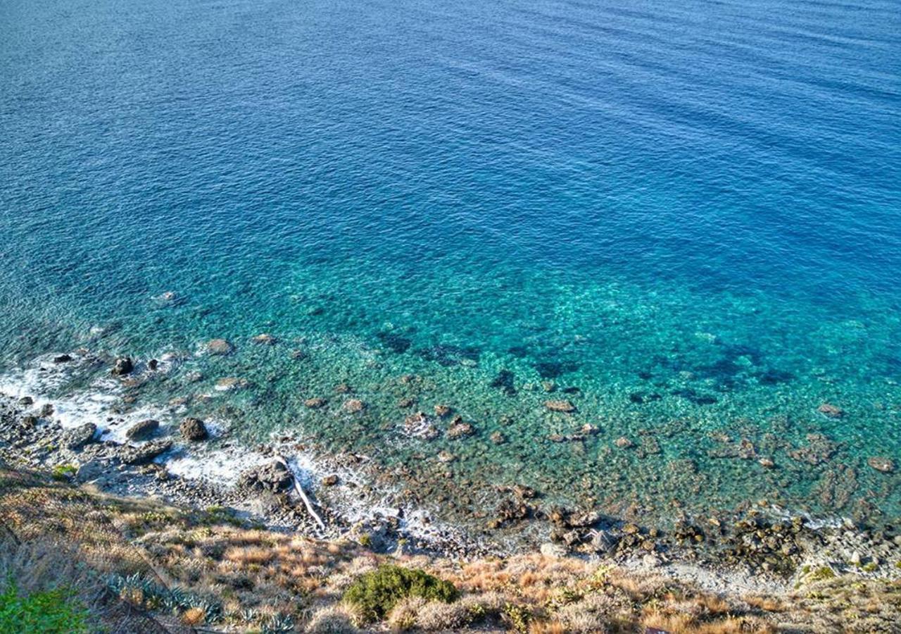 フルナリ Baia Dei Delfiniアパートホテル エクステリア 写真